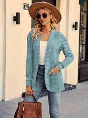 Stilvolle Damen-Strickjacke im lockeren Schnitt mit Taschen