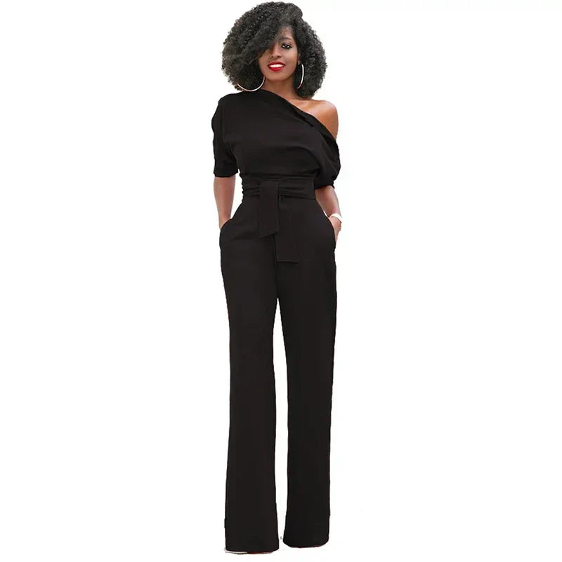 Eleganter Damen-Jumpsuit mit asymmetrischem Ausschnitt und Taillengürtel