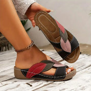 Damen Keilsandalen mit Blätter-Applikation