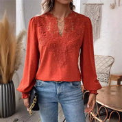 Damen Bluse mit Stickerei und V-Ausschnitt – leicht und elegant