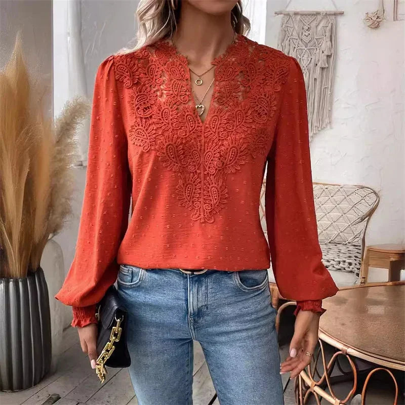 Damen Bluse mit Stickerei und V-Ausschnitt – leicht und elegant