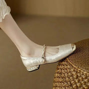 Elegante Damen Ballerinas mit Zierriemen und Perlendetail
