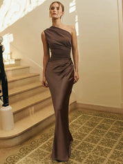 Elegantes Einschulter-Maxikleid – figurbetontes Abendkleid mit Raffung