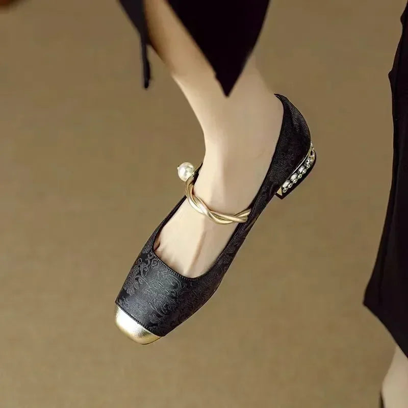 Elegante Damen Ballerinas mit Zierriemen und Perlendetail
