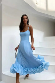Elegantes Midikleid mit Trägern und Rüschen
