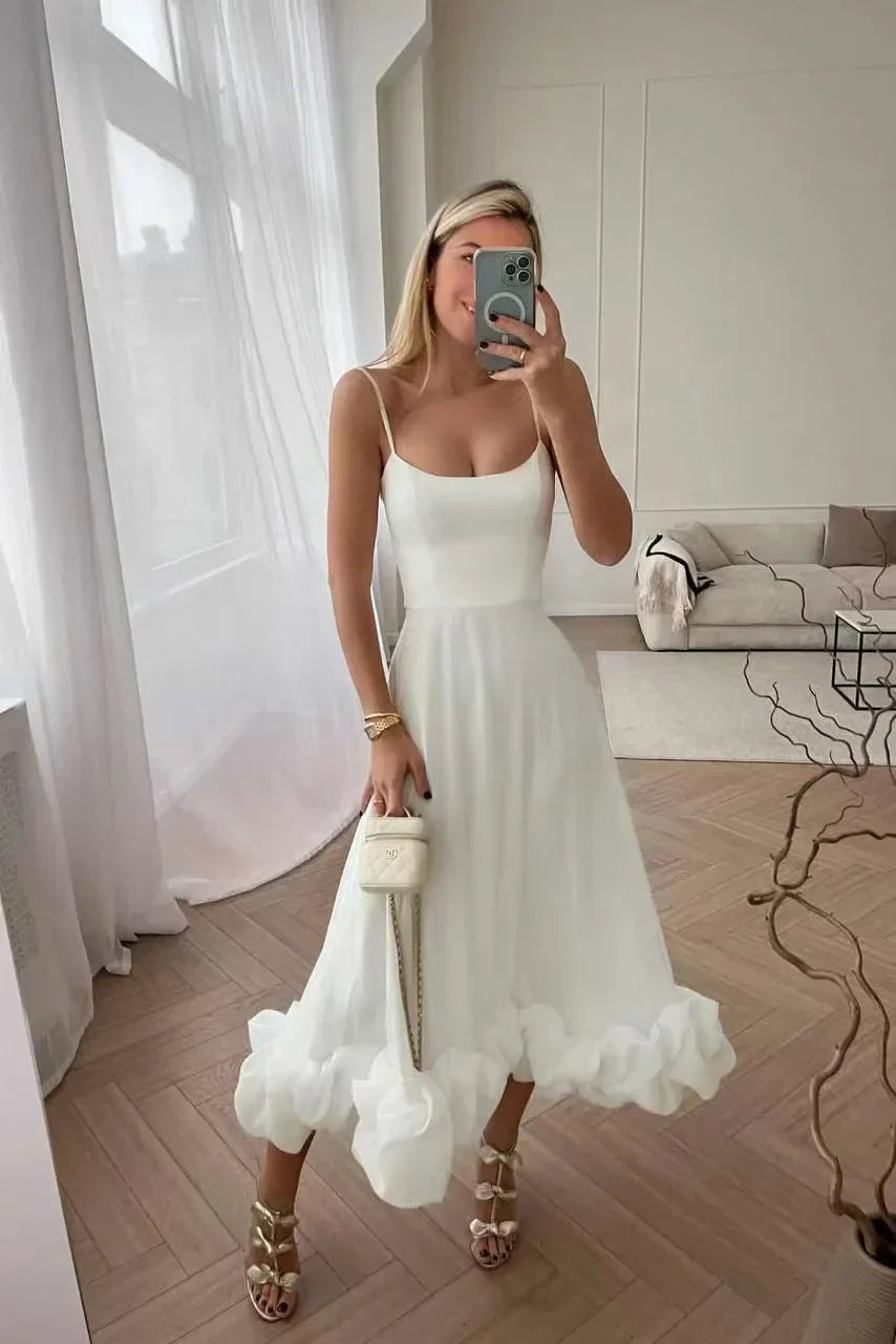 Elegantes Midikleid mit Trägern und Rüschen