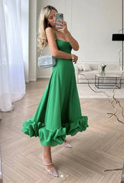 Elegantes Midikleid mit Trägern und Rüschen