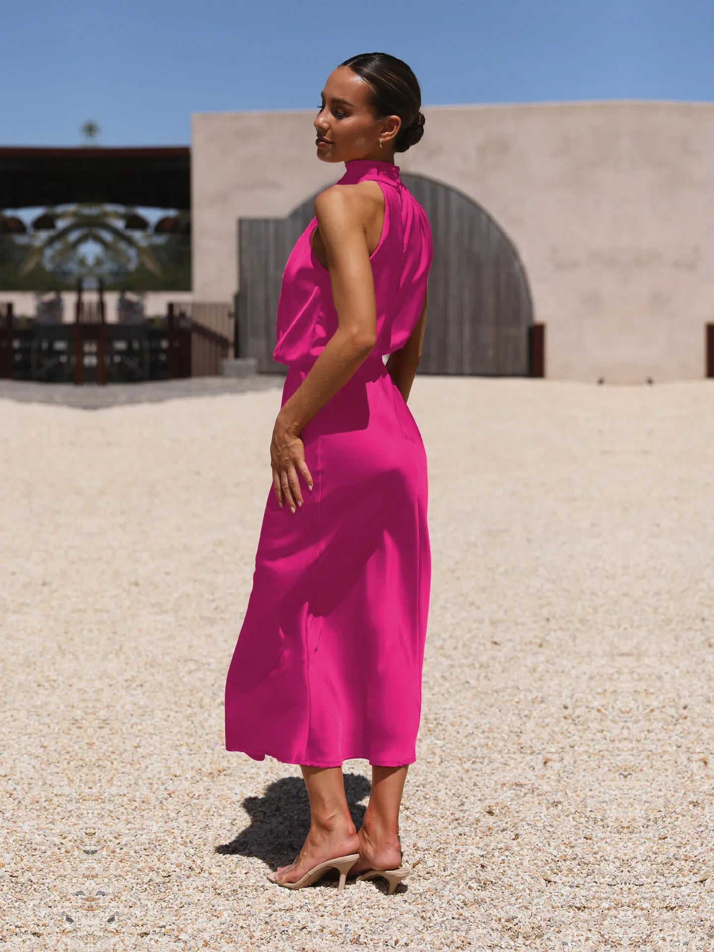 Damen Satin-Midikleid mit Neckholder-Ausschnitt – Elegant, figurbetont, für den Abend