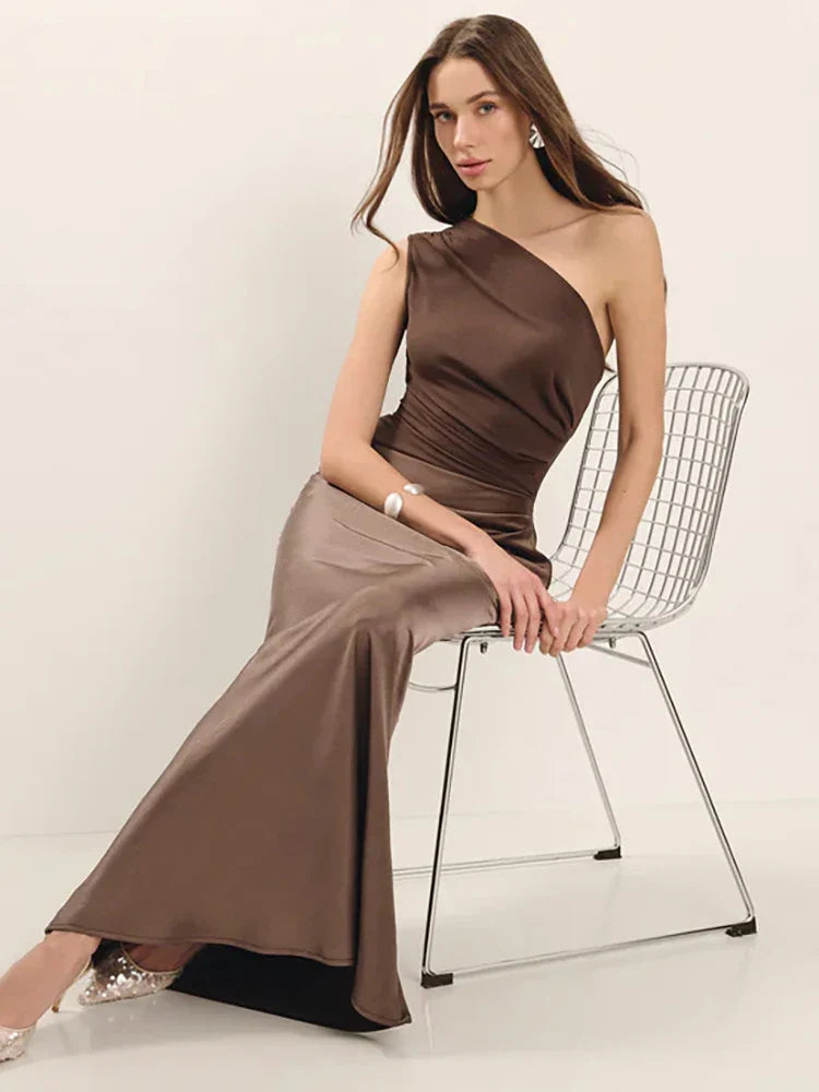 Elegantes Einschulter-Maxikleid – figurbetontes Abendkleid mit Raffung