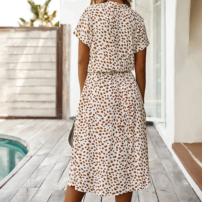 Damen Midi-Kleid mit feinem Muster – luftiges Kleid mit Taillenband und V-Ausschnitt