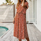 Damen Midi-Kleid mit feinem Muster – luftiges Kleid mit Taillenband und V-Ausschnitt