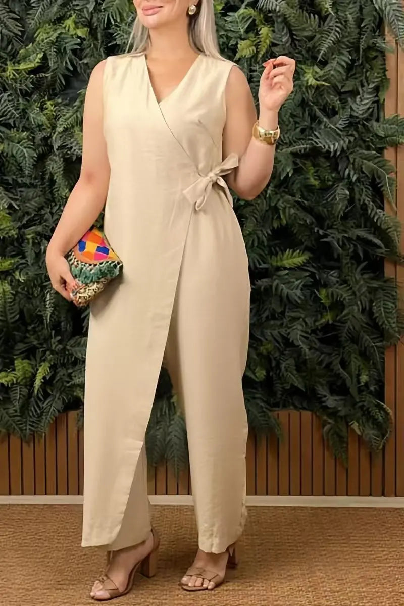 Damen Jumpsuit mit Wickelausschnitt, Taillenbindung und weiten Beinen – ärmelloser eleganter Overall