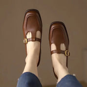 Damen Pumps mit T-Riemen und eckiger Zehenpartie