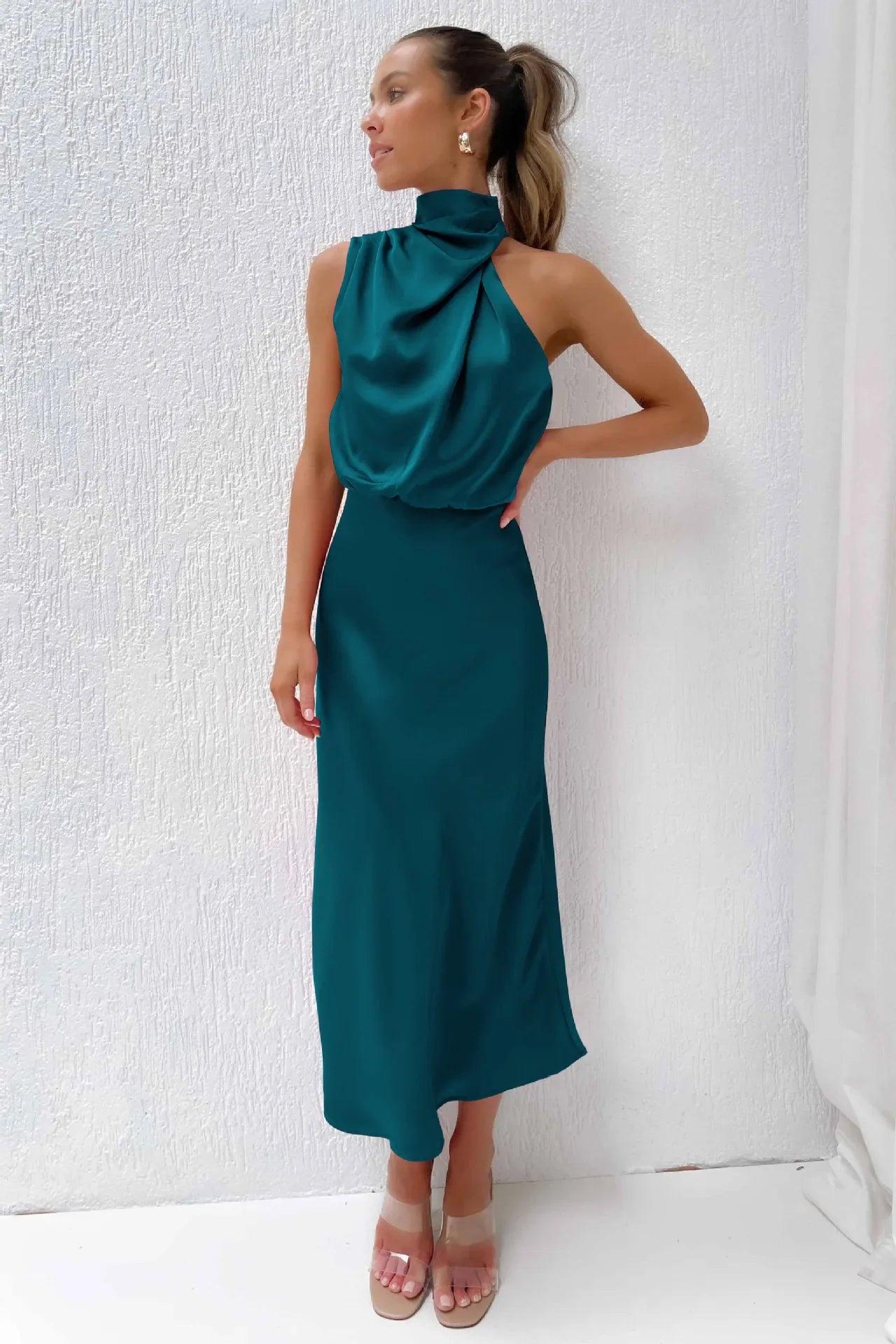 Damen Satin-Midikleid mit Neckholder-Ausschnitt – Elegant, figurbetont, für den Abend