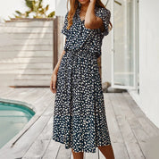 Damen Midi-Kleid mit feinem Muster – luftiges Kleid mit Taillenband und V-Ausschnitt