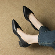 Damen Pumps mit niedrigem Blockabsatz und spitzer Zehenpartie