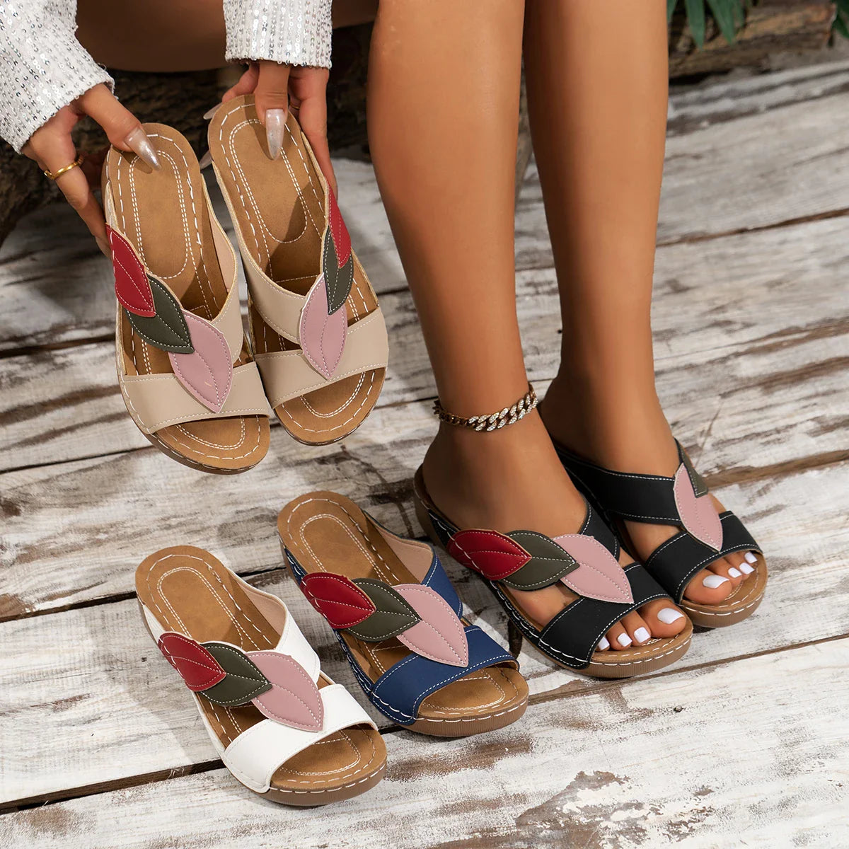 Damen Keilsandalen mit Blätter-Applikation
