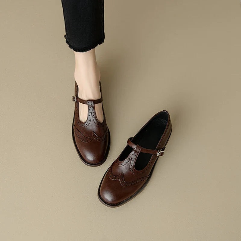 Damen Mary Jane Halbschuhe mit T-Bar-Riemen und Brogue-Perforation