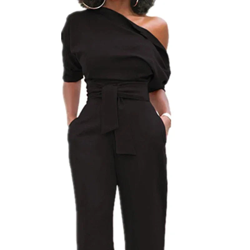 Eleganter Damen-Jumpsuit mit asymmetrischem Ausschnitt und Taillengürtel