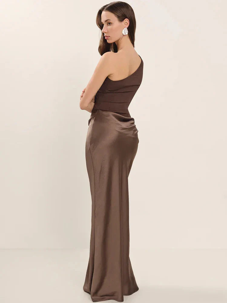 Elegantes Einschulter-Maxikleid – figurbetontes Abendkleid mit Raffung