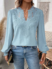 Damen Bluse mit Stickerei und V-Ausschnitt – leicht und elegant