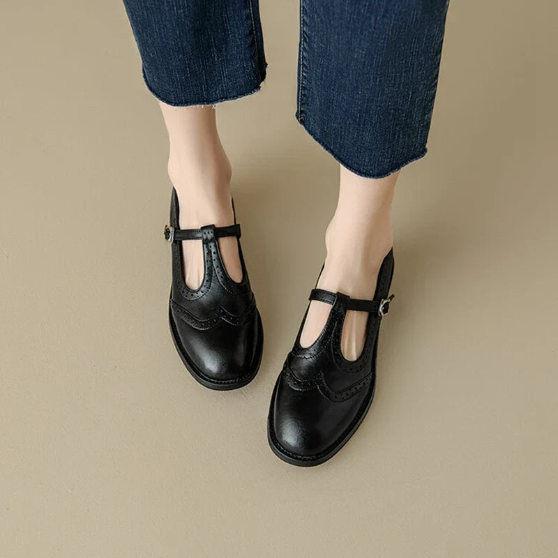 Damen Mary Jane Halbschuhe mit T-Bar-Riemen und Brogue-Perforation