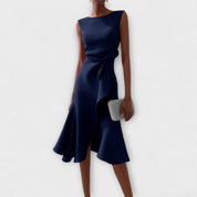 Elegantes Midi-Kleid mit asymmetrischer Drapierung – moderne Klassik