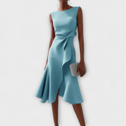 Elegantes Midi-Kleid mit asymmetrischer Drapierung – moderne Klassik