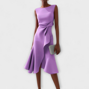 Elegantes Midi-Kleid mit asymmetrischer Drapierung – moderne Klassik