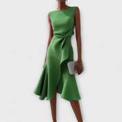 Elegantes Midi-Kleid mit asymmetrischer Drapierung – moderne Klassik