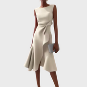 Elegantes Midi-Kleid mit asymmetrischer Drapierung – moderne Klassik