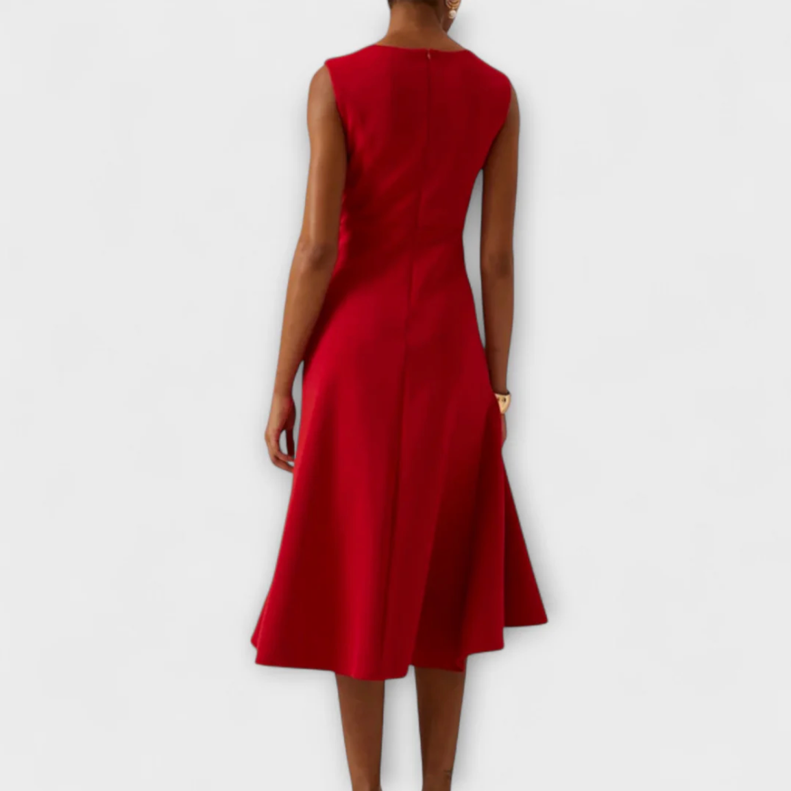 Elegantes Midi-Kleid mit asymmetrischer Drapierung – moderne Klassik