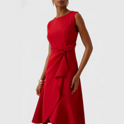 Elegantes Midi-Kleid mit asymmetrischer Drapierung – moderne Klassik