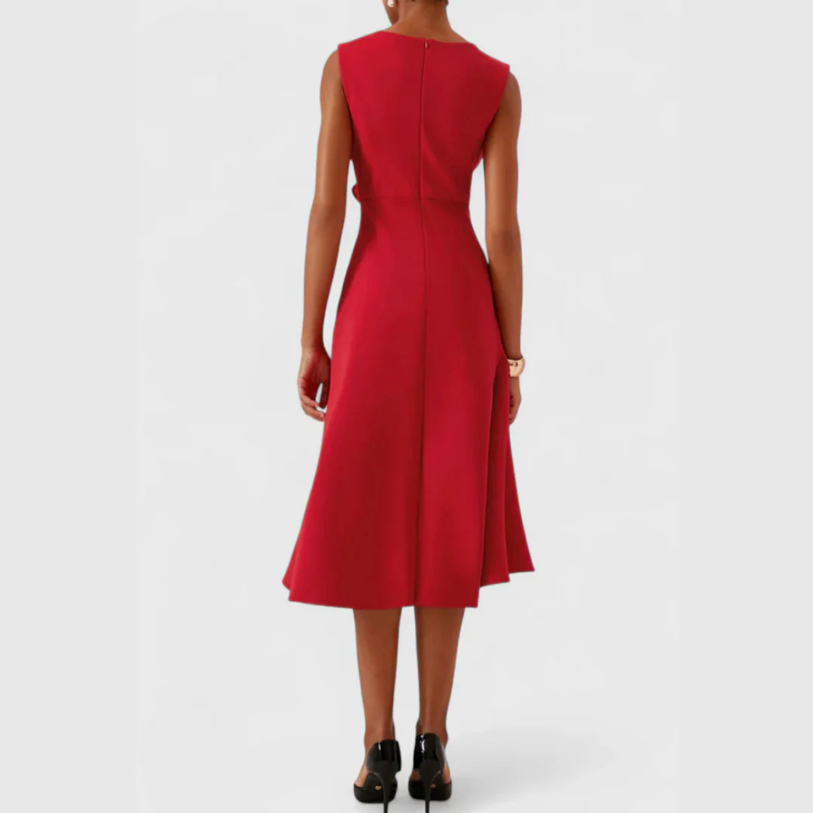 Elegantes Midi-Kleid mit asymmetrischer Drapierung – moderne Klassik