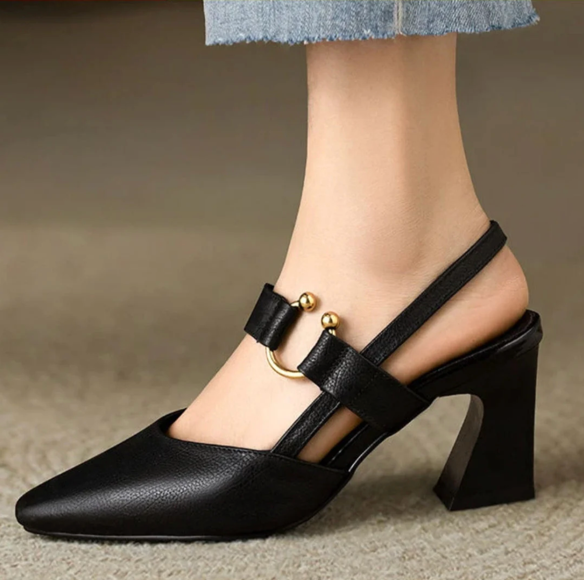 Damen Pumps mit niedrigem Absatz und Riemchen – elegant, komfortabel, stabil
