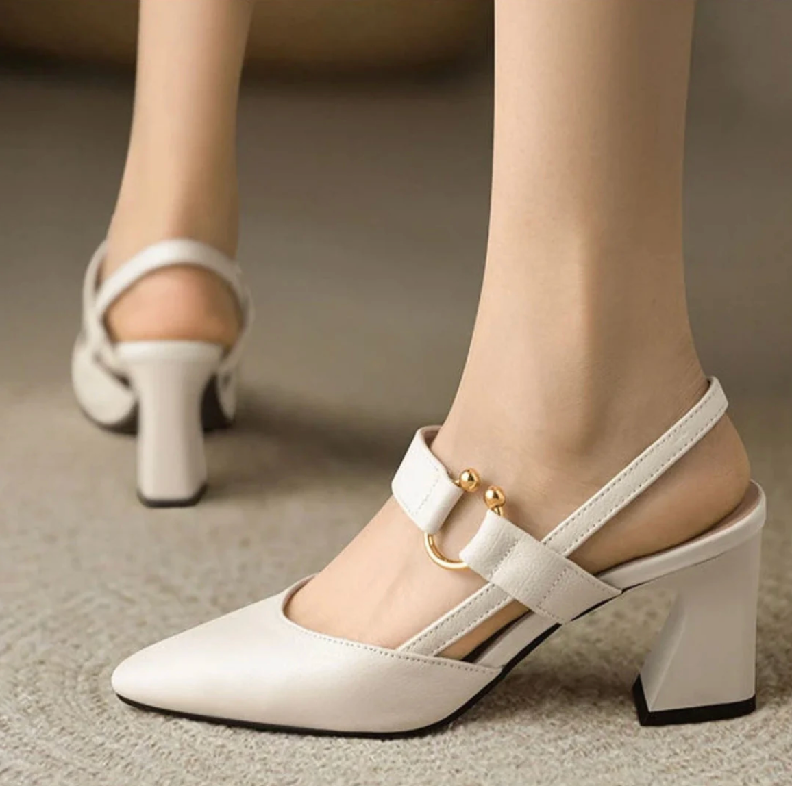 Damen Pumps mit niedrigem Absatz und Riemchen – elegant, komfortabel, stabil
