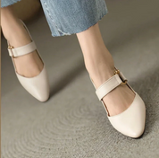 Damen Pumps mit niedrigem Absatz und Riemchen – elegant, komfortabel, stabil