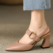 Damen Pumps mit niedrigem Absatz und Riemchen – elegant, komfortabel, stabil