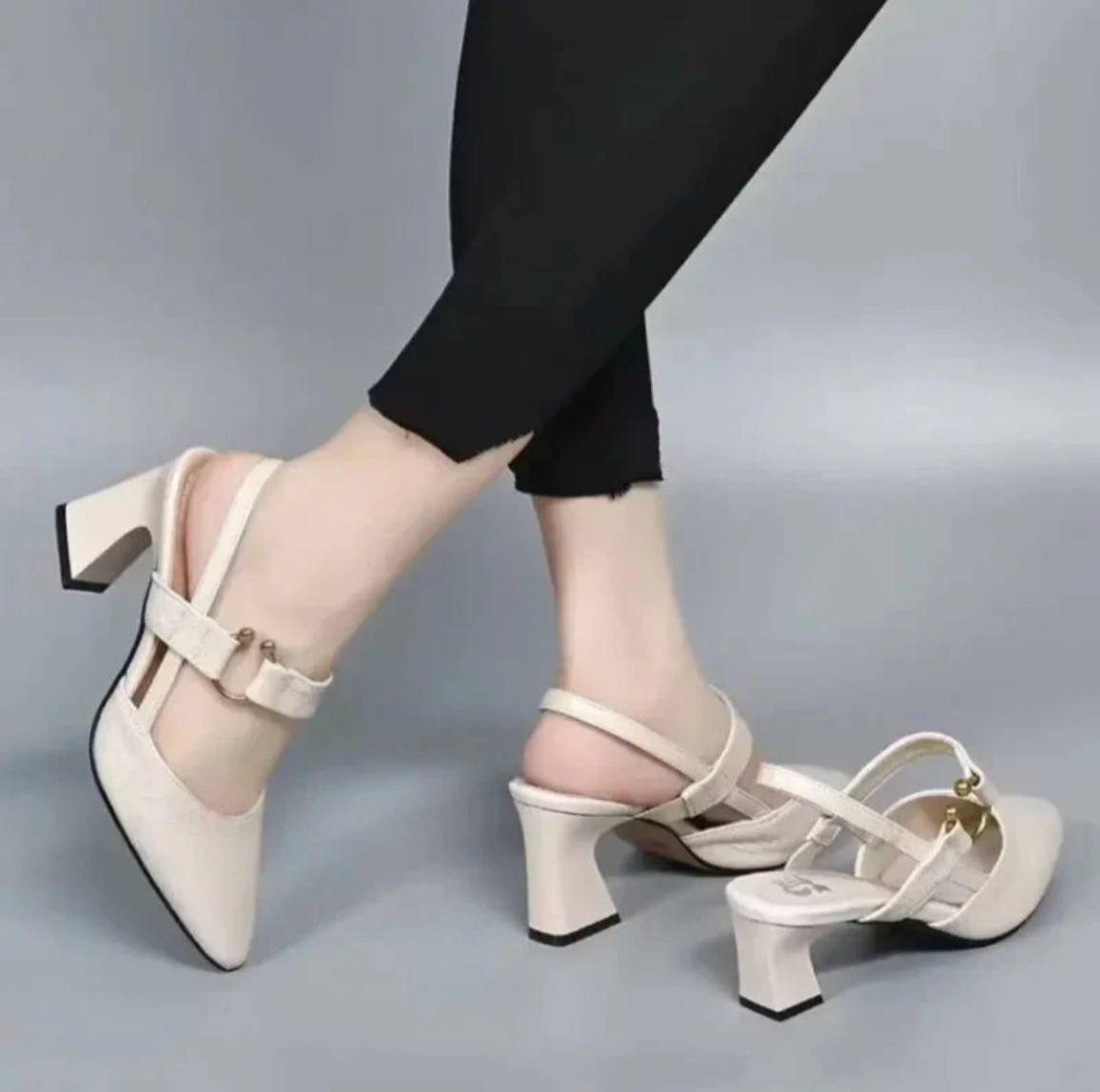 Damen Pumps mit niedrigem Absatz und Riemchen – elegant, komfortabel, stabil