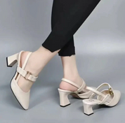 Damen Pumps mit niedrigem Absatz und Riemchen – elegant, komfortabel, stabil