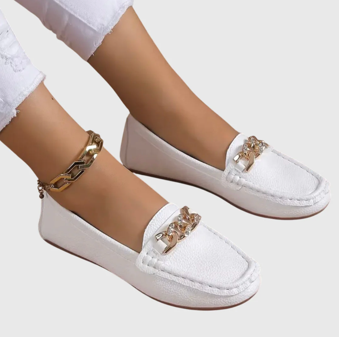 Damen Mokassins mit Zierkette zum Schlüpfen