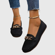 Damen Mokassins mit Zierkette zum Schlüpfen
