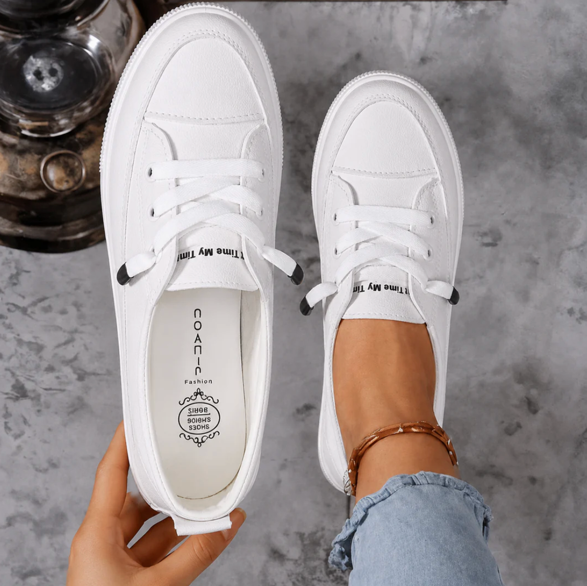 Damen Sneaker im minimalistischen Stil