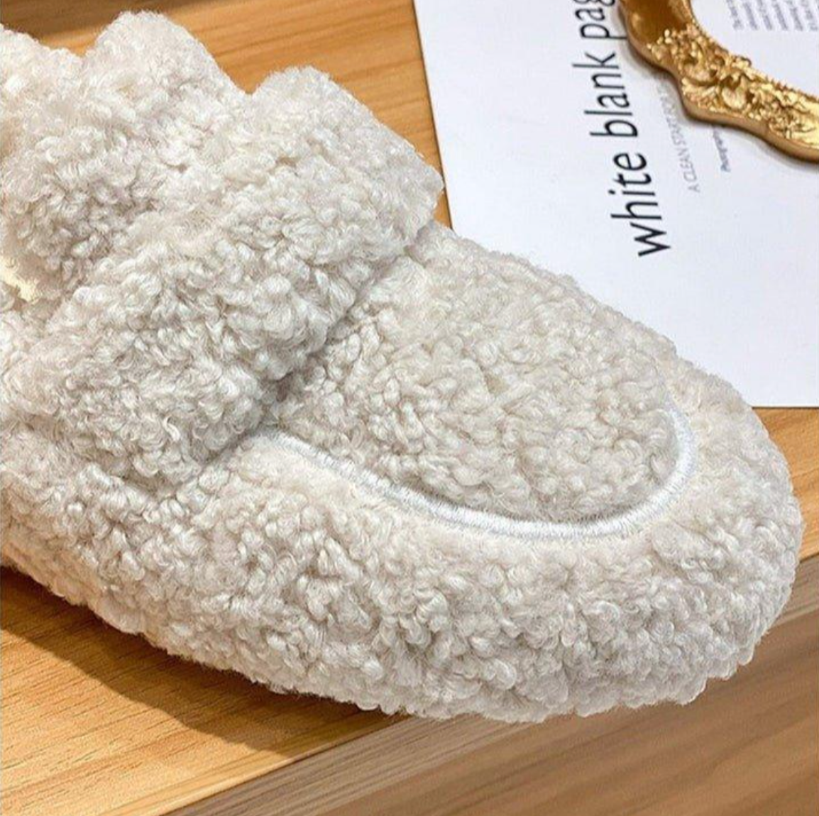 Damen Hausschuhe zum Reinschlüpfen – weiche Plüsch-Pantoffeln mit Kunstfell und rutschfester Sohle