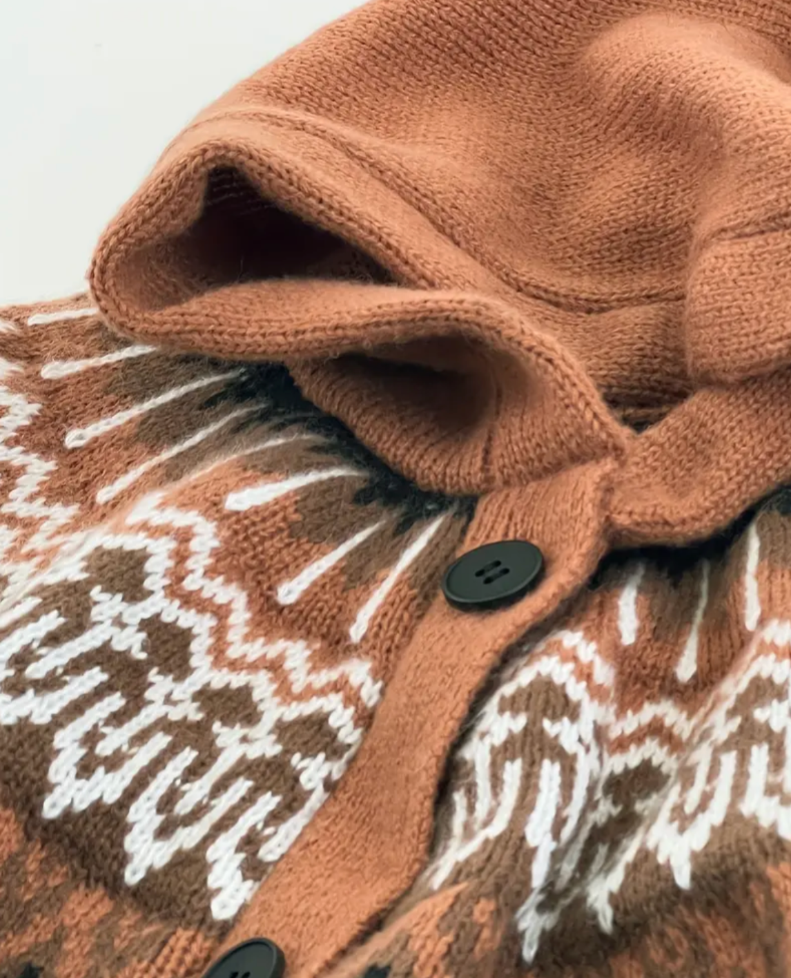 Damen Cardigan mit Kapuze – warmer Strickjacke mit Knöpfen und Taschen, lockerer Schnitt