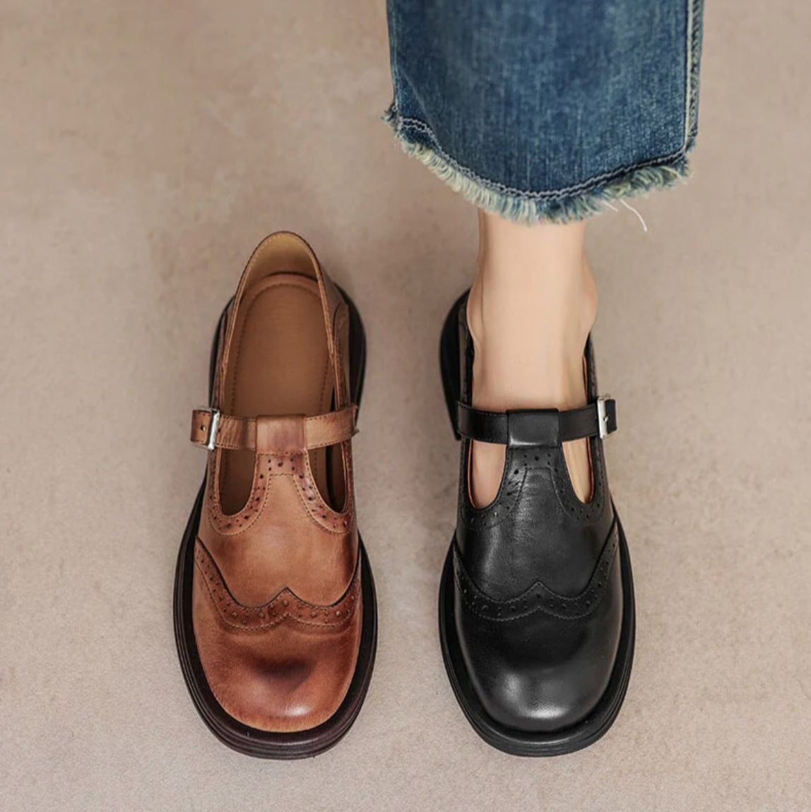 Damen Mary-Jane-Halbschuhe mit T-Bar-Riemen und Brogue-Verzierung