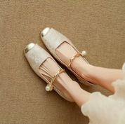 Elegante Damen Ballerinas mit Zierriemen und Perlendetail