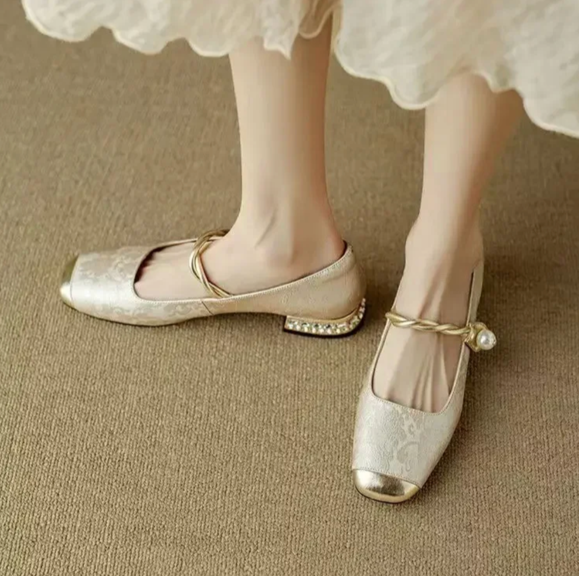 Elegante Damen Ballerinas mit Zierriemen und Perlendetail