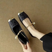 Elegante Damen Ballerinas mit Zierriemen und Perlendetail