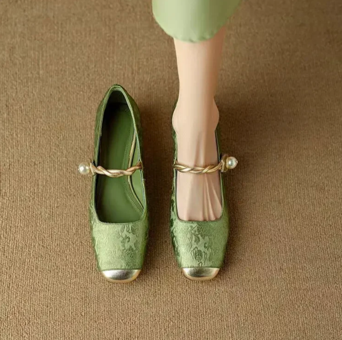Elegante Damen Ballerinas mit Zierriemen und Perlendetail